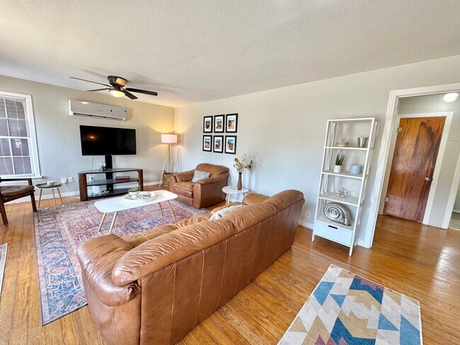 Building Photo - Blue Wall Oasis Mid-Term Rental 2/1 with a...
