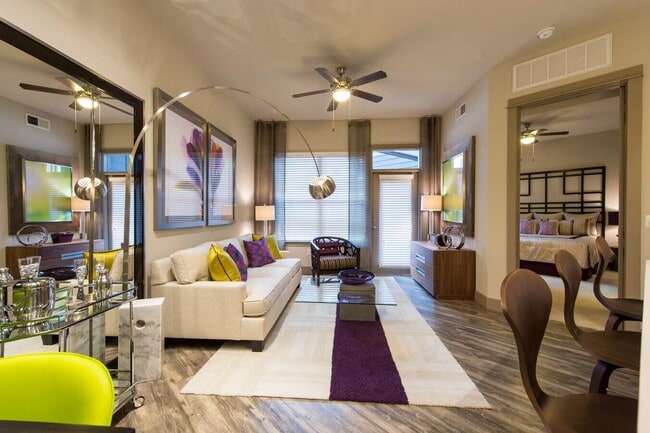 Building Photo - Sleek, Stylish, $1,000 Off