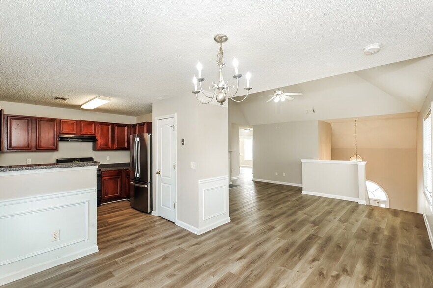 Building Photo - 1906 Dalton Way