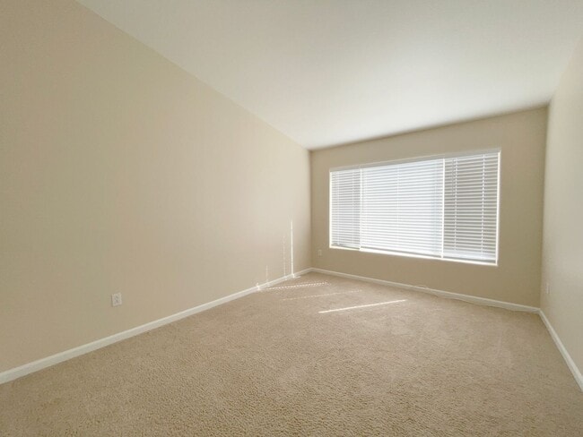 Building Photo - 3 bedroom condo in Broomfield! Master bedr...