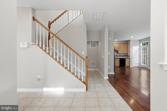 Building Photo - 300 Kintyre Ln