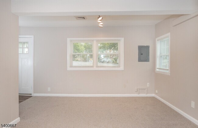 Building Photo - 74 E Shore Rd