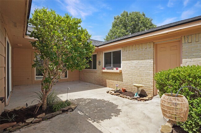 Building Photo - 17119 Mellow Ridge Dr