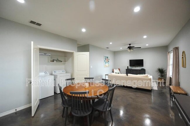 Building Photo - 14221 County Rd 452