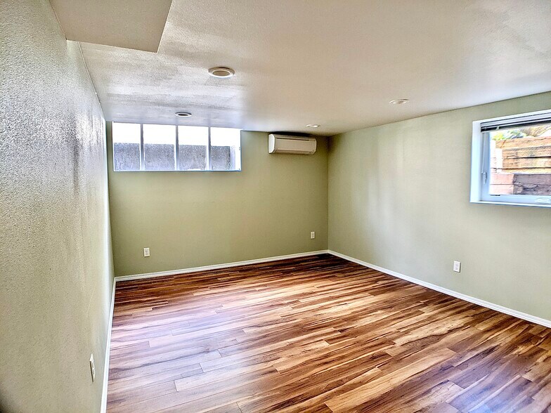 Building Photo - 5404 NE 54th Ave