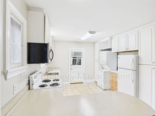 Building Photo - 3923 Park Ave