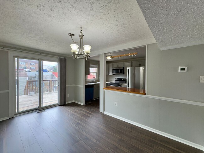 Building Photo - 5371 King Arthur Cir