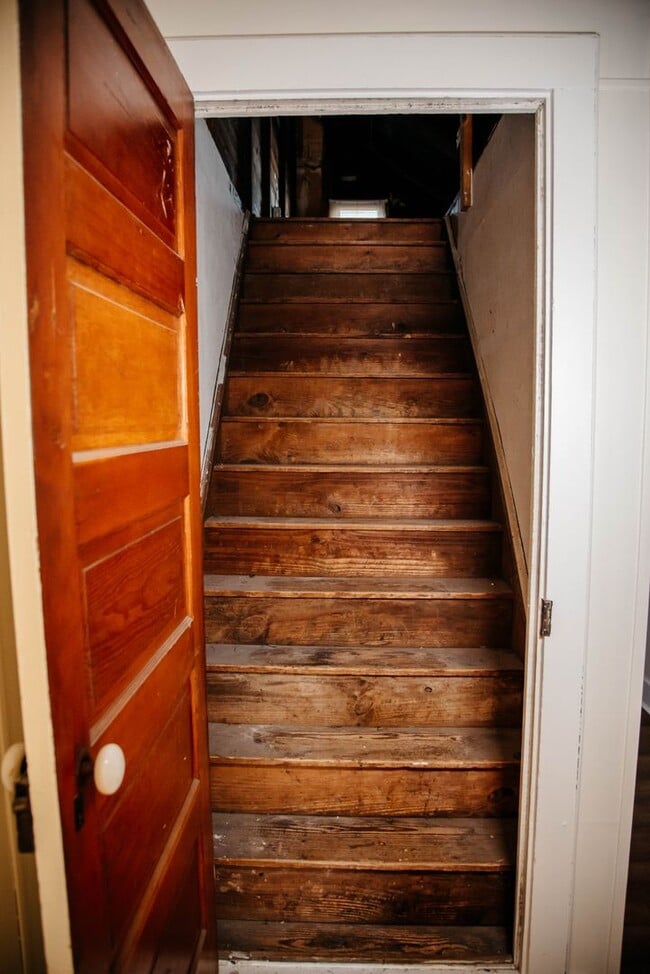 Building Photo - 5972 Pine St