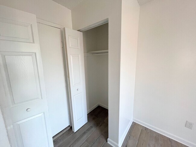 Building Photo - 5151 Picadilly Circus Ct