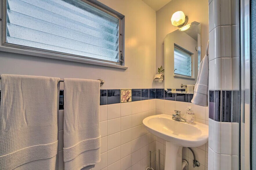 Building Photo - 2933 La Combadura Rd