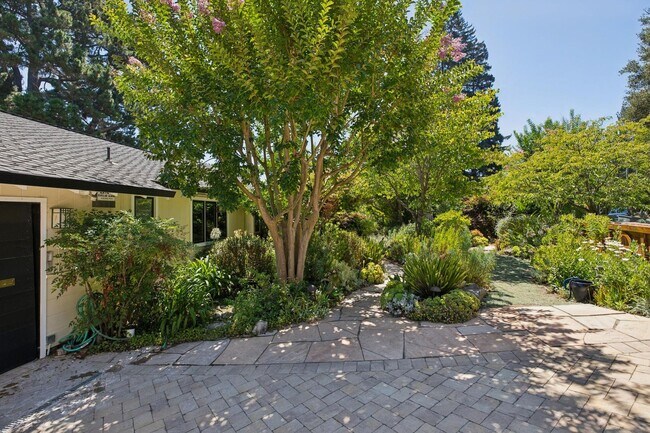 Building Photo - 970 Palo Alto Ave