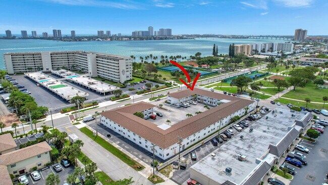 Building Photo - 810 Lake Shore Dr