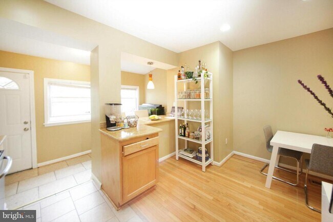 Building Photo - 2309 3rd St NE