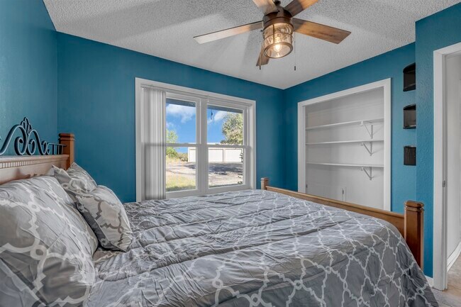 Building Photo - 403 Sunset Dr