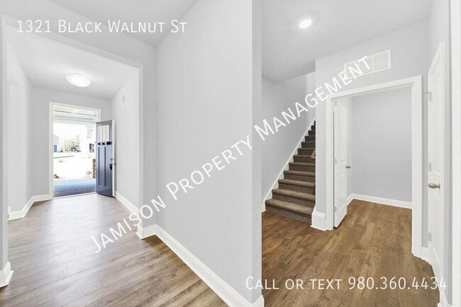 Building Photo - 1321 Black Walnut St