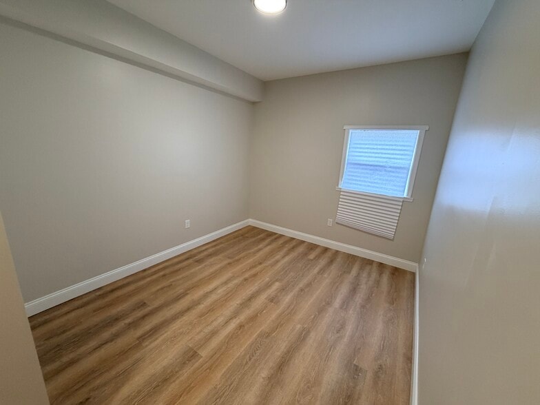 Bedroom 2 - 3 E Overlea Ave