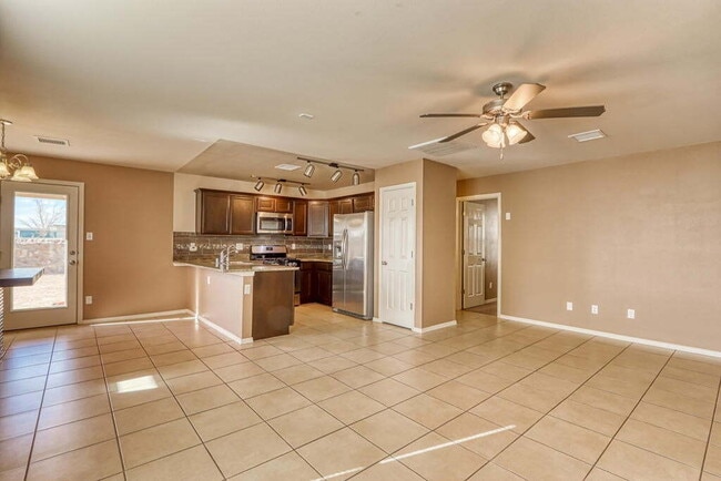 Building Photo - Cozy and Beautiful Home-3217 Willie Cager El Paso, Texas 79938 Lease today!