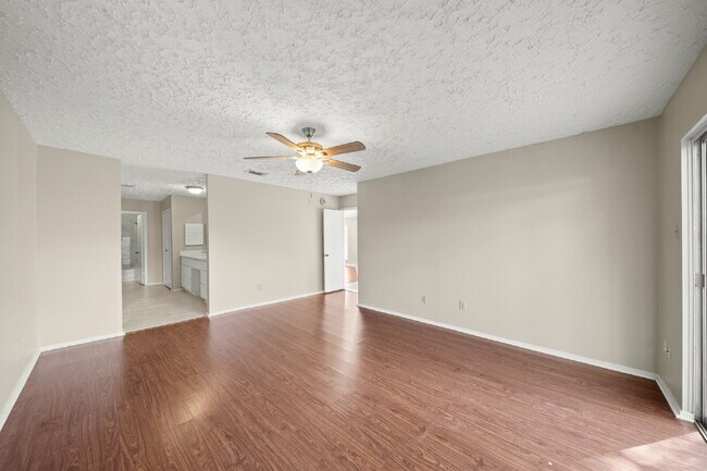 Building Photo - 16107 Grassy Creek Dr