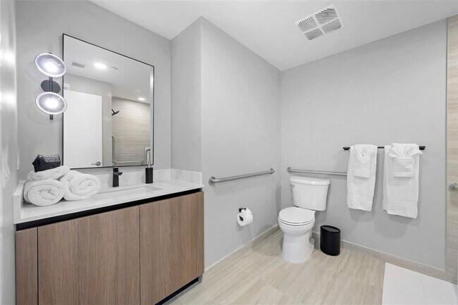 Building Photo - 7144 Byron Ave