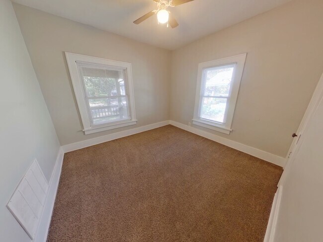 Building Photo - 322 N Spruce St