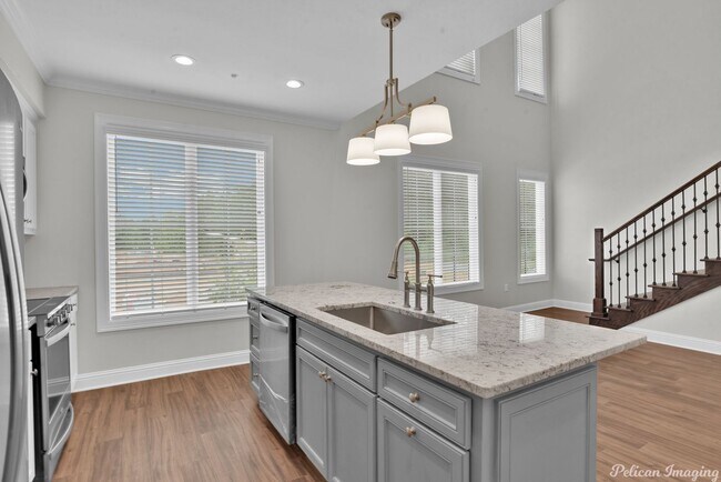 Building Photo - Luxury, Convenience & Fun All in One! Noth...