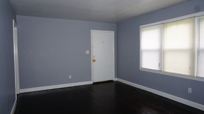 Building Photo - 2064 Seneca Dr