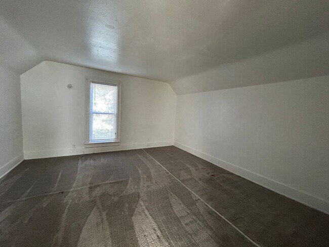 Building Photo - 210 S 4th St