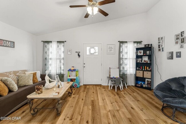 Building Photo - 3 Bedroom, 2 Bathroom, Family Friendly Nei...