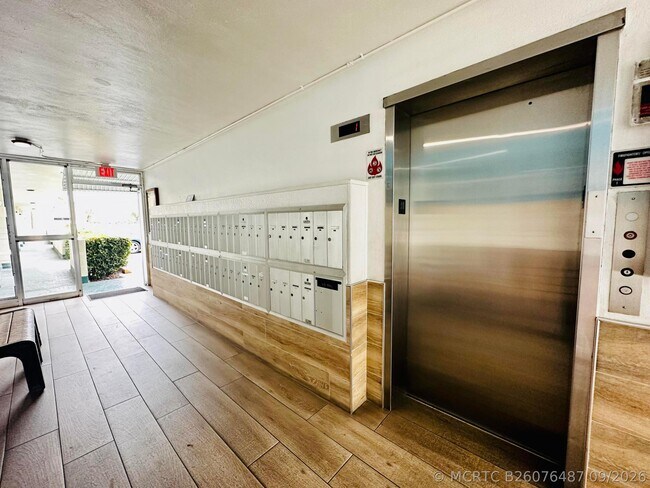 Building Photo - 1333 E Hallandale Beach Blvd