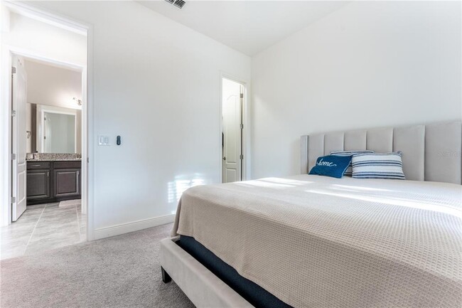 Building Photo - 13019 Stanthorne Ave