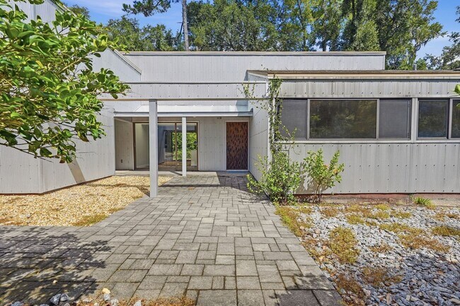 Building Photo - 2266 SW 43rd Pl
