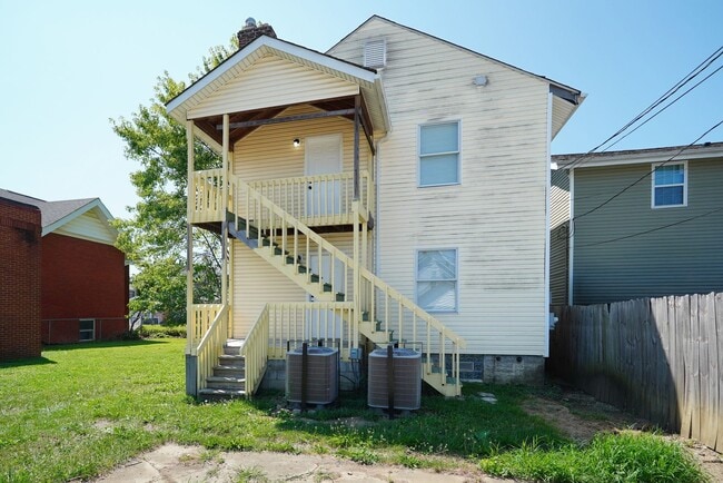 Building Photo - 846-848 Reinhard Ave