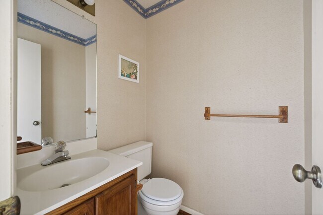 Building Photo - Fabulous Chesapeake Bay Location - Steps to Beach!