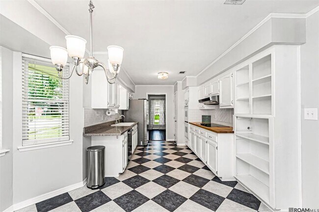 Building Photo - 4112 Pine Park Dr