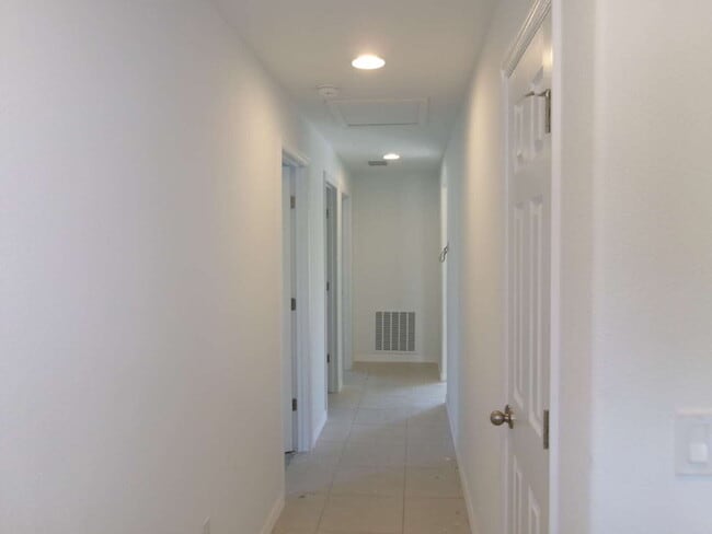 Building Photo - CENTRALLY LOCATED