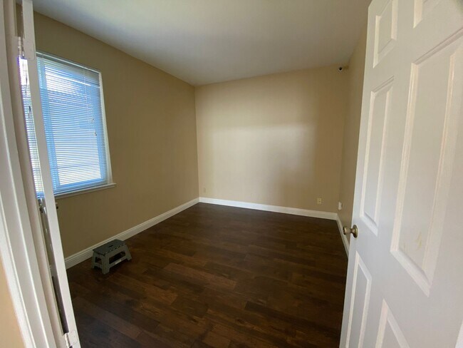 Building Photo - Lots of Natural Sunlight - Close to Travis Air Base - with No Rear Neighbors!