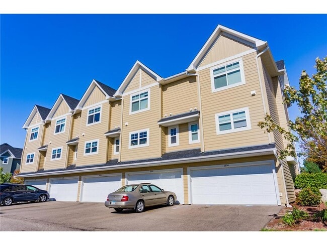 Building Photo - 2950 Clover Ridge Dr
