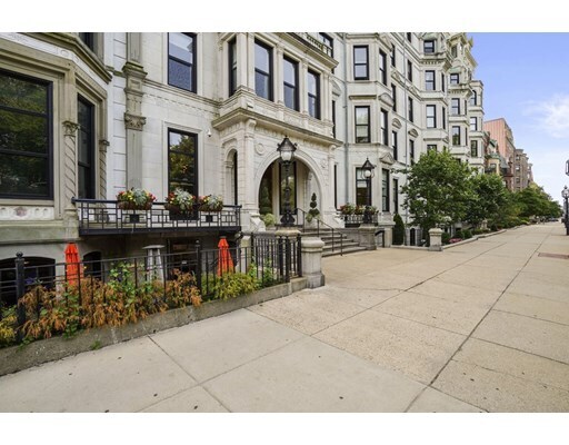 Building Photo - 160 Commonwealth Ave