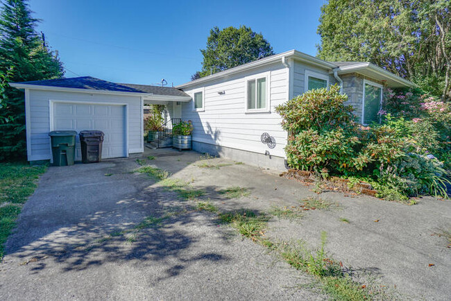 Primary Photo - BEAUTIFUL UPDATED TWO BEDROOM WITH GARAGE