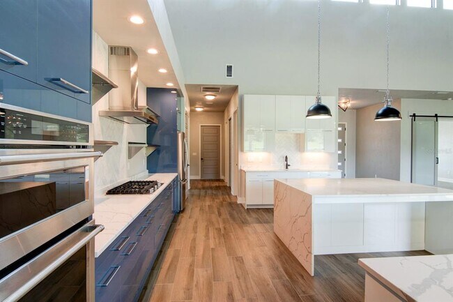 Building Photo - 861 SW 120th Dr