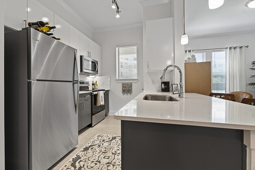 Kitchen - Luxe at Mercer Crossing