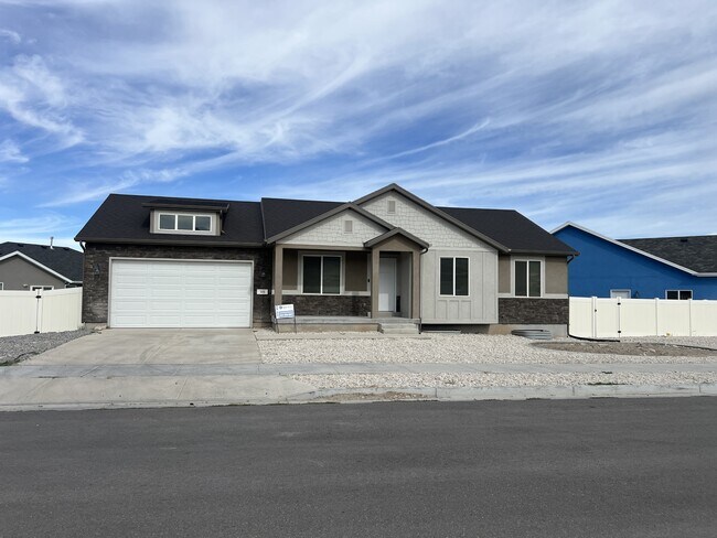 Building Photo - 304 Destiny Wy