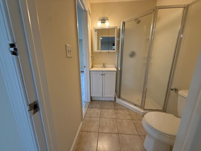 Building Photo - Modern New Luxury Temple Apartments