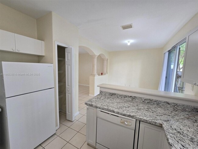 Building Photo - 2610 SE 14th Ave