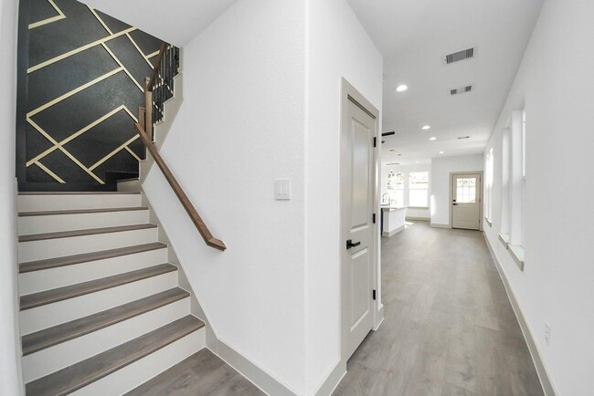 Building Photo - 7973 Joy St