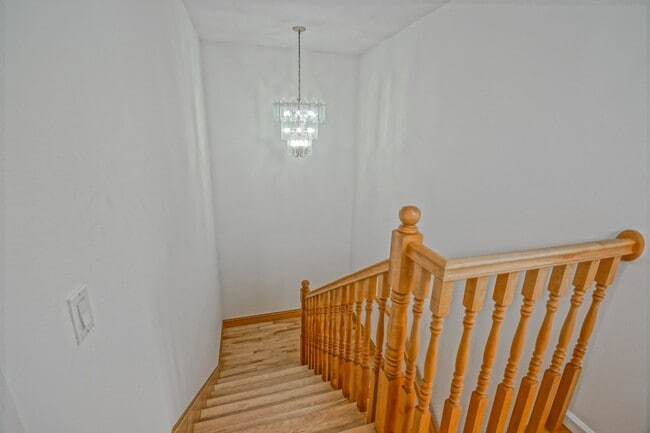 Building Photo - REMODELED, BRIGHT & SPACIOUS, 2-STORY HOME...