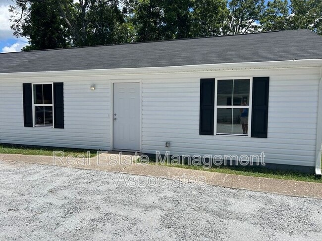 Primary Photo - 215 W Quilly St