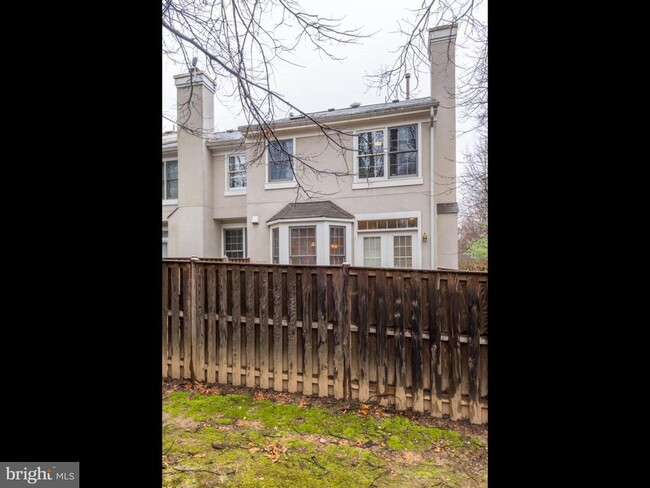 Building Photo - 11300 Fairwind Way