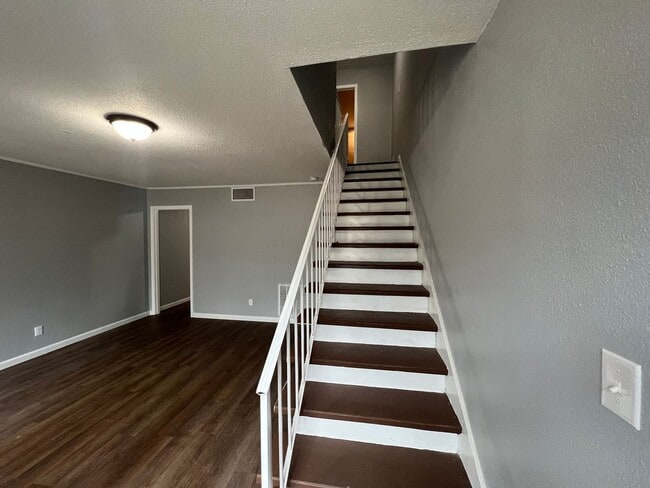 Building Photo - 435 30th Pl