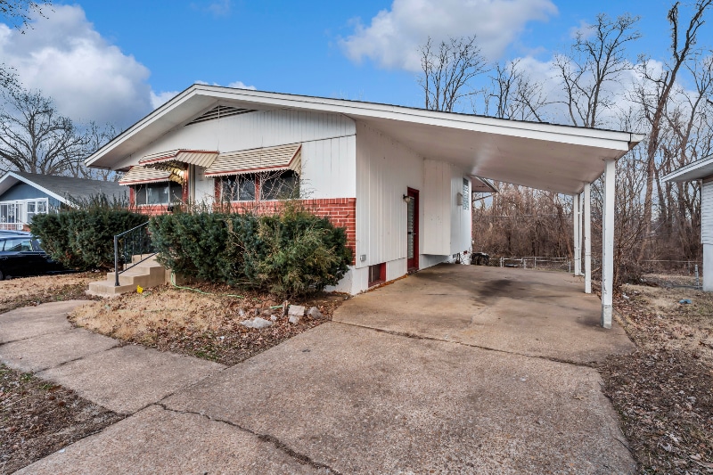 Building Photo - 10508 Lilac Ave